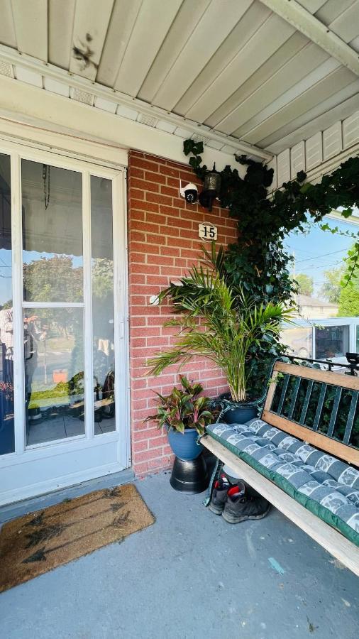Toronto Bed & Breakfast - Free Parking Exterior foto