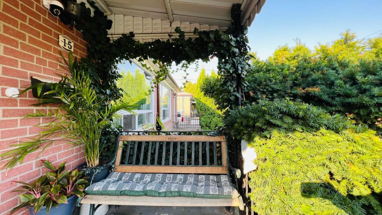 Toronto Bed & Breakfast - Free Parking Exterior foto